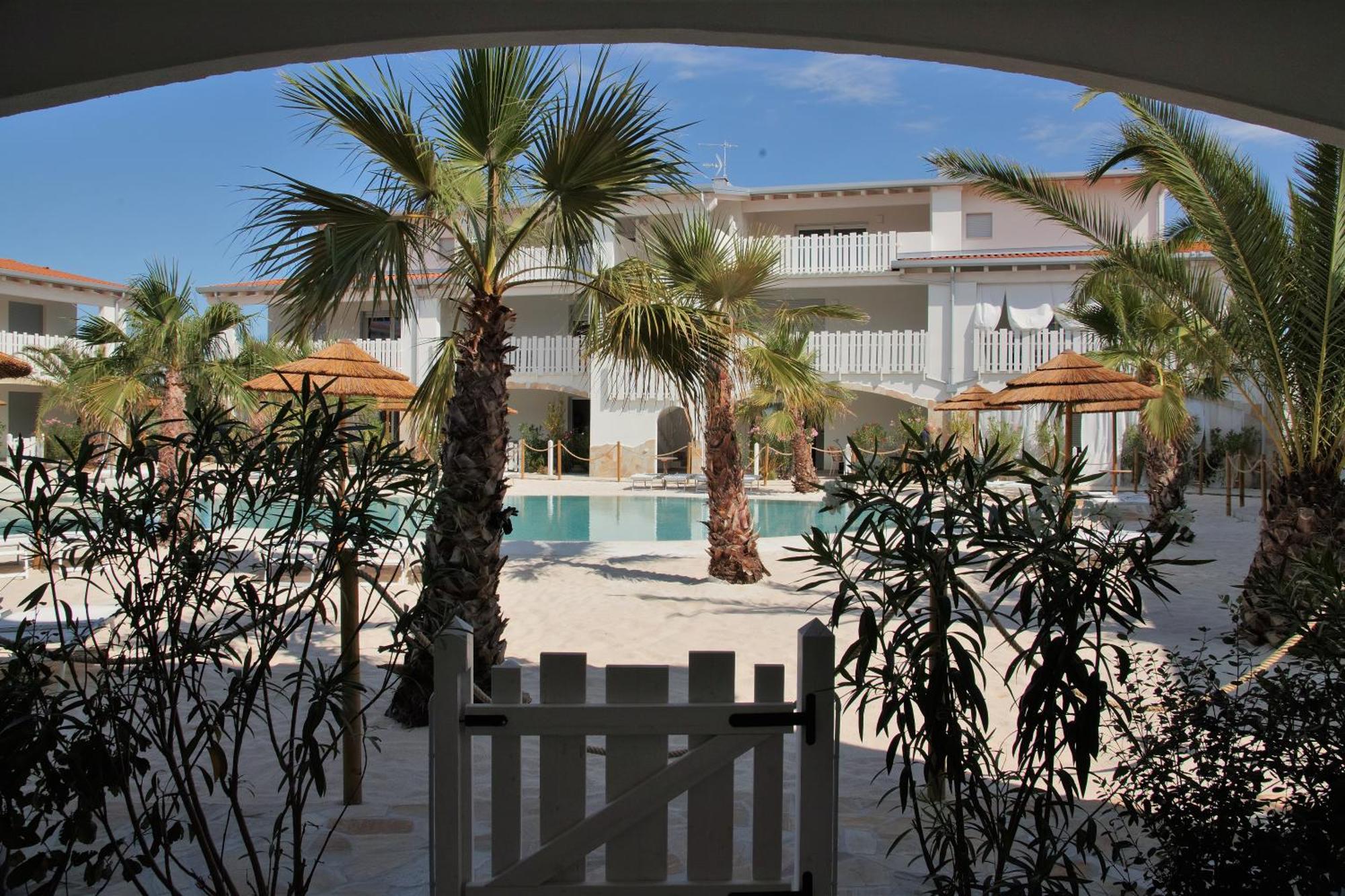 Cala Blu Residence Con Piscina-Centralissimo Lido Di Jesolo Exterior photo