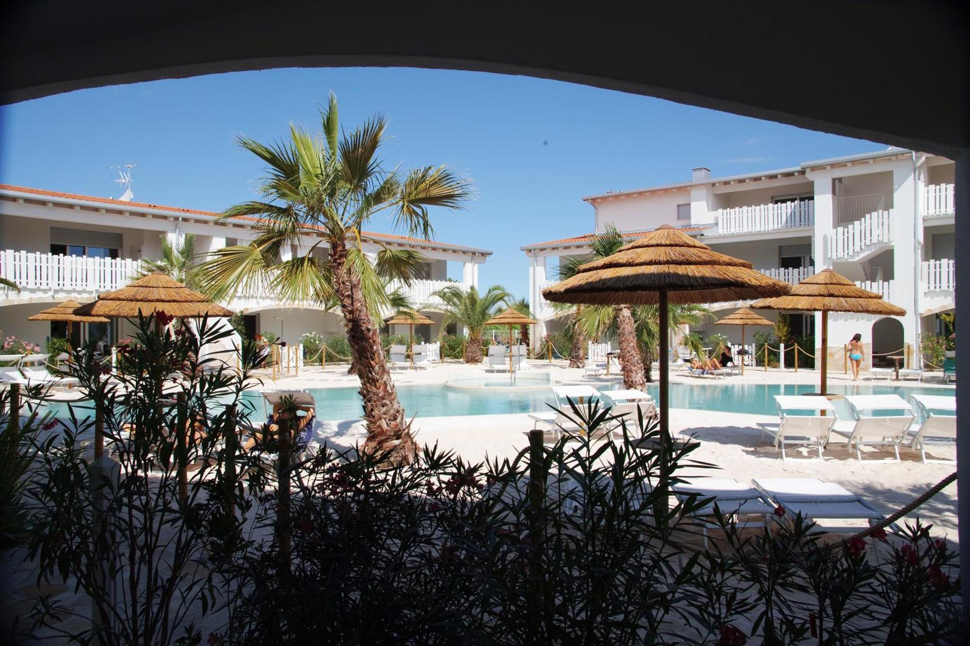 Cala Blu Residence Con Piscina-Centralissimo Lido Di Jesolo Exterior photo