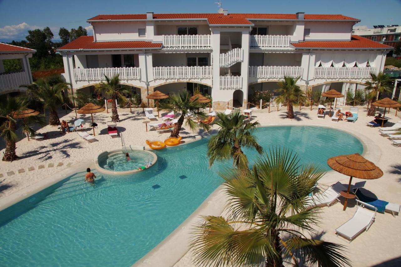 Cala Blu Residence Con Piscina-Centralissimo Lido Di Jesolo Exterior photo